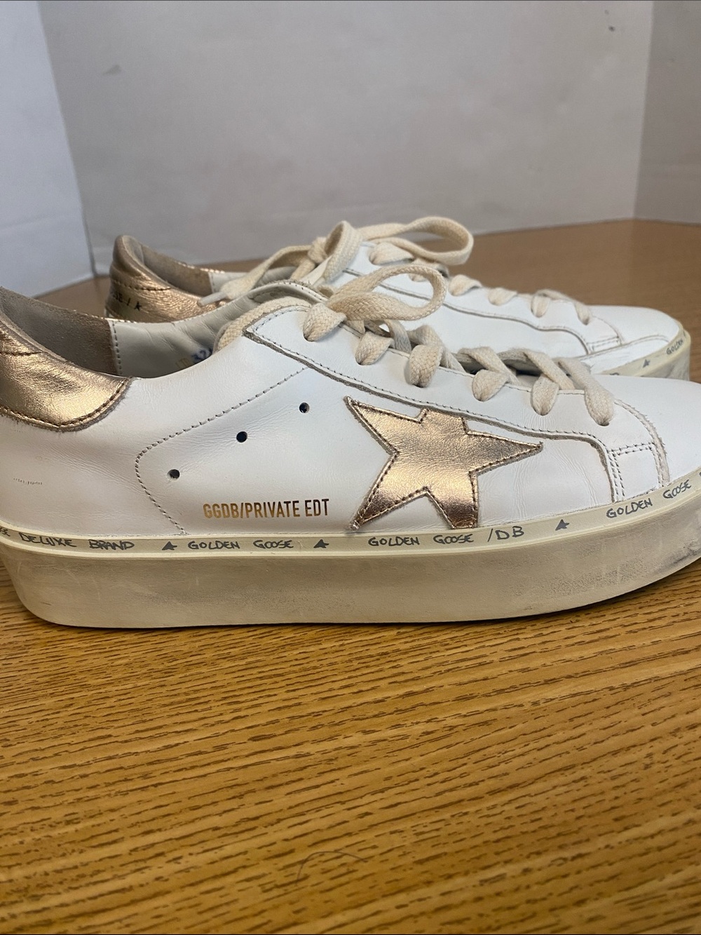 Golden Goose White Leather Sneakers with Metallic Gold Star - Picture 11 of 13